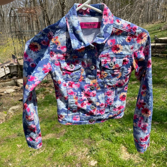 Amazing Spring Jeans Jacket - Picture 5 of 11